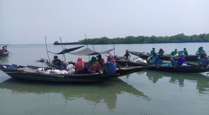 সুন্দরবনের সাতক্ষীরা রেঞ্জ থেকে ৯৫ হাজার কেজি মধু সংগ্রহের লক্ষ্যমাত্রা